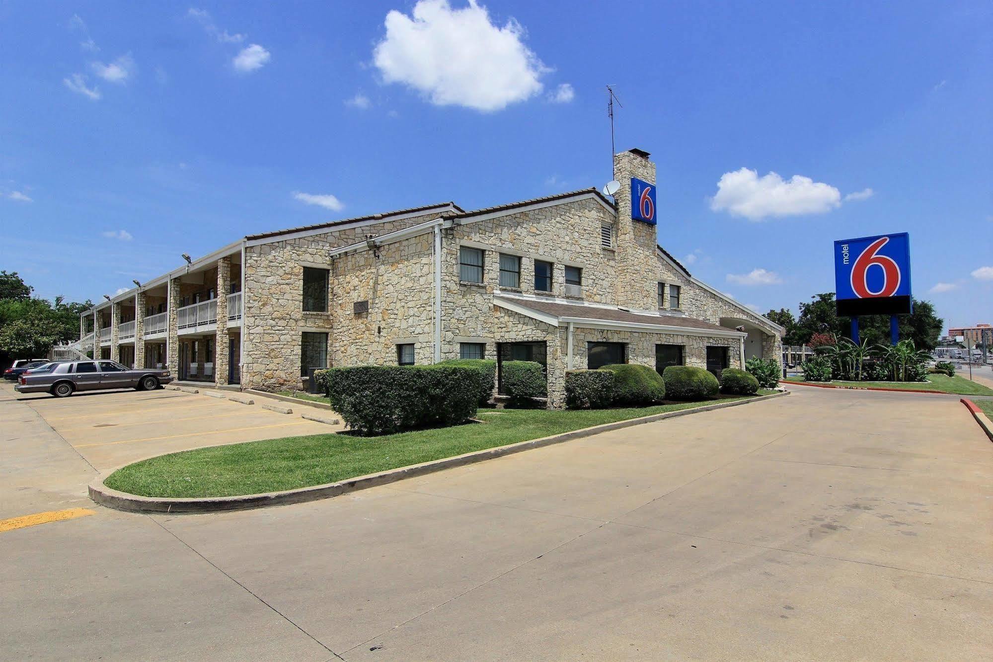Motel 6 Austin, Tx - Central Downtown Ut ภายนอก รูปภาพ